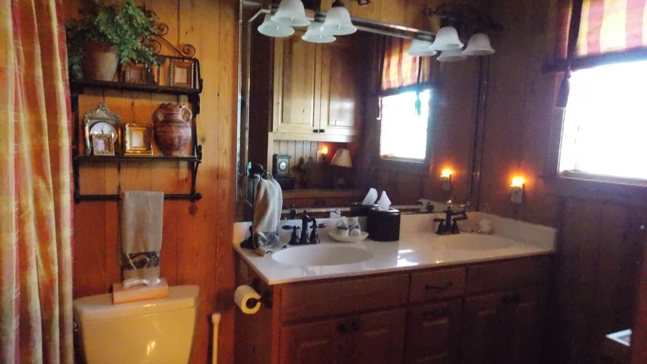 Photo of Bathroom in Lafitte