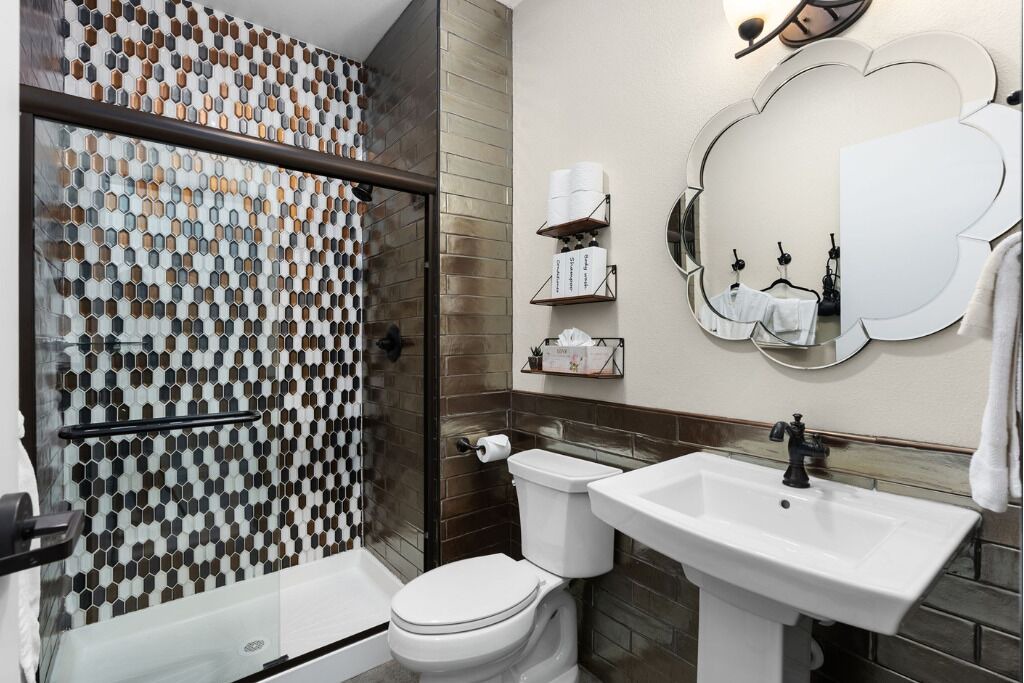Photo of Bathroom in East Cesar Chavez
