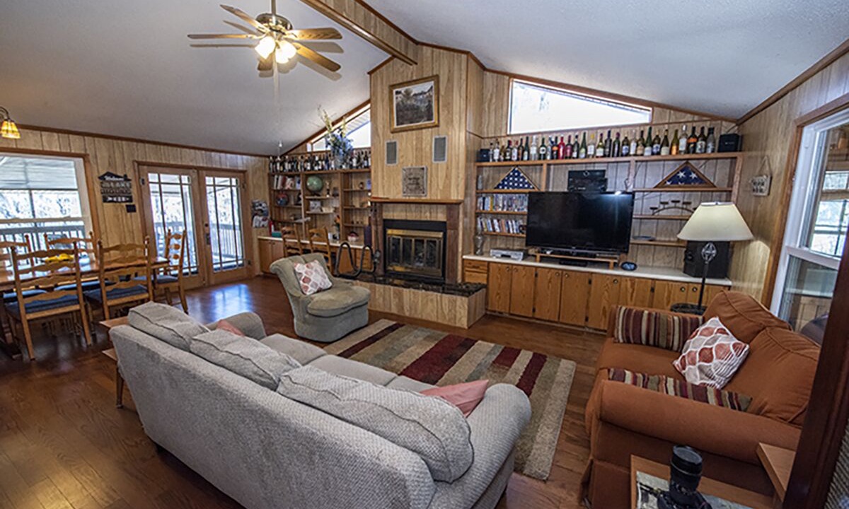 Photo of Bedroom in Karnack