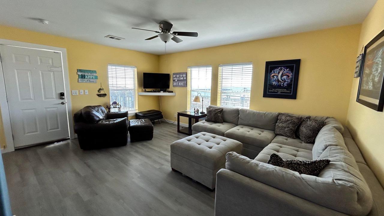 Photo of Livingroom in Golden Meadow