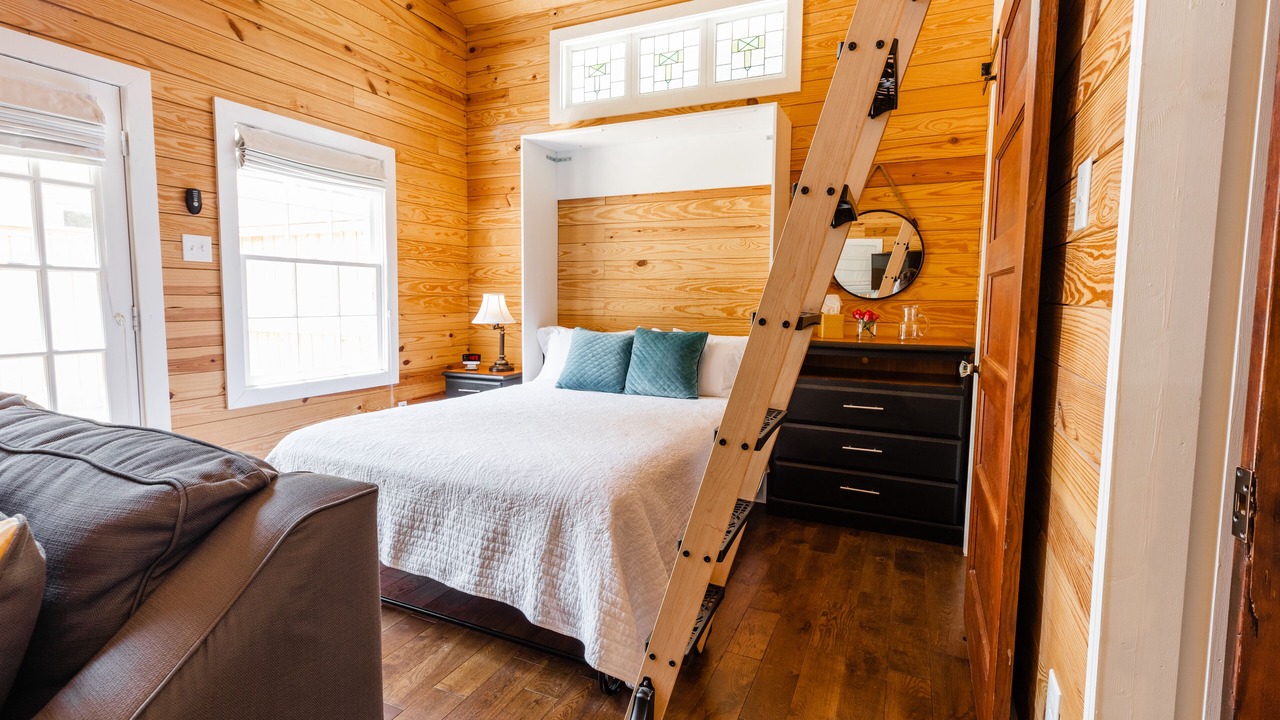 Photo of Bedroom in Garland