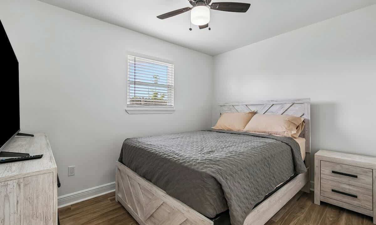 Photo of Bedroom in Violet