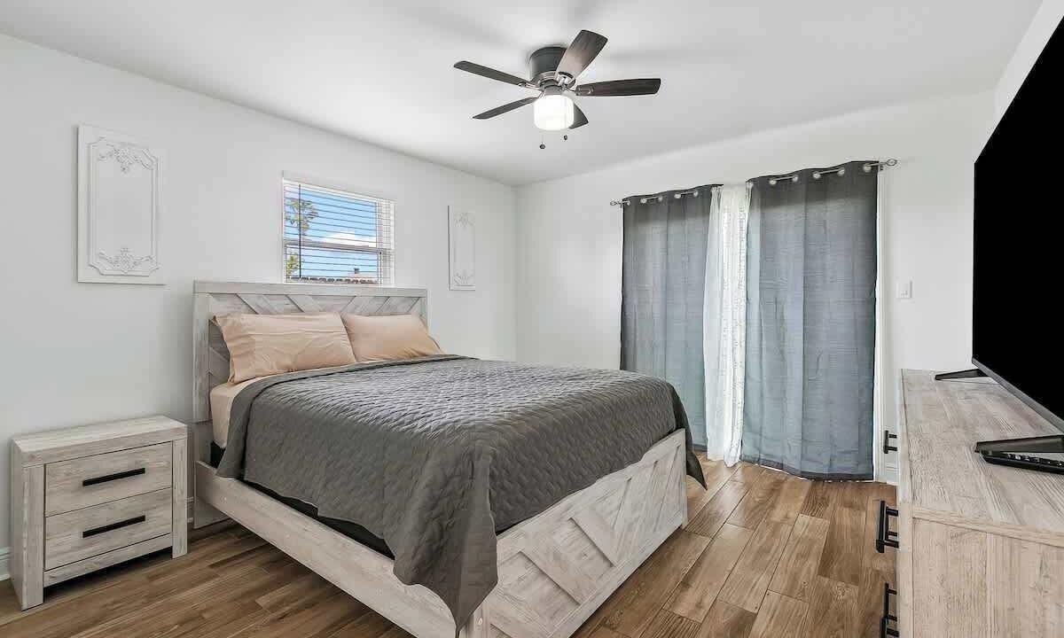 Photo of Bedroom in Violet