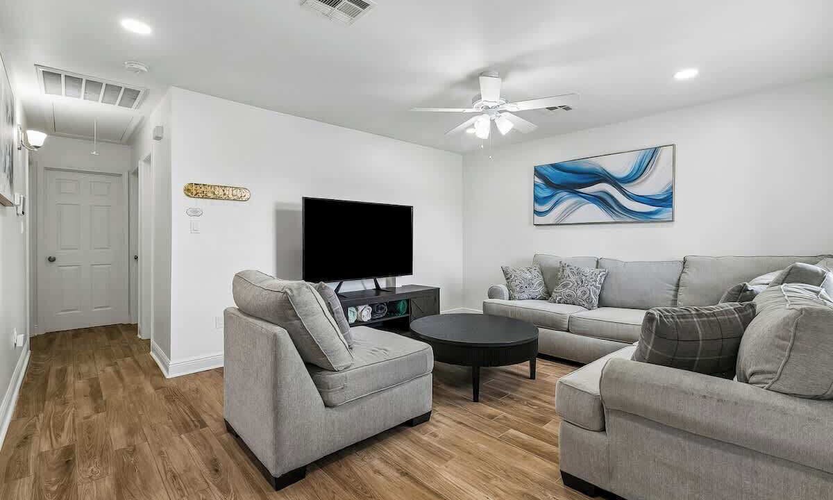 Photo of Livingroom in Violet