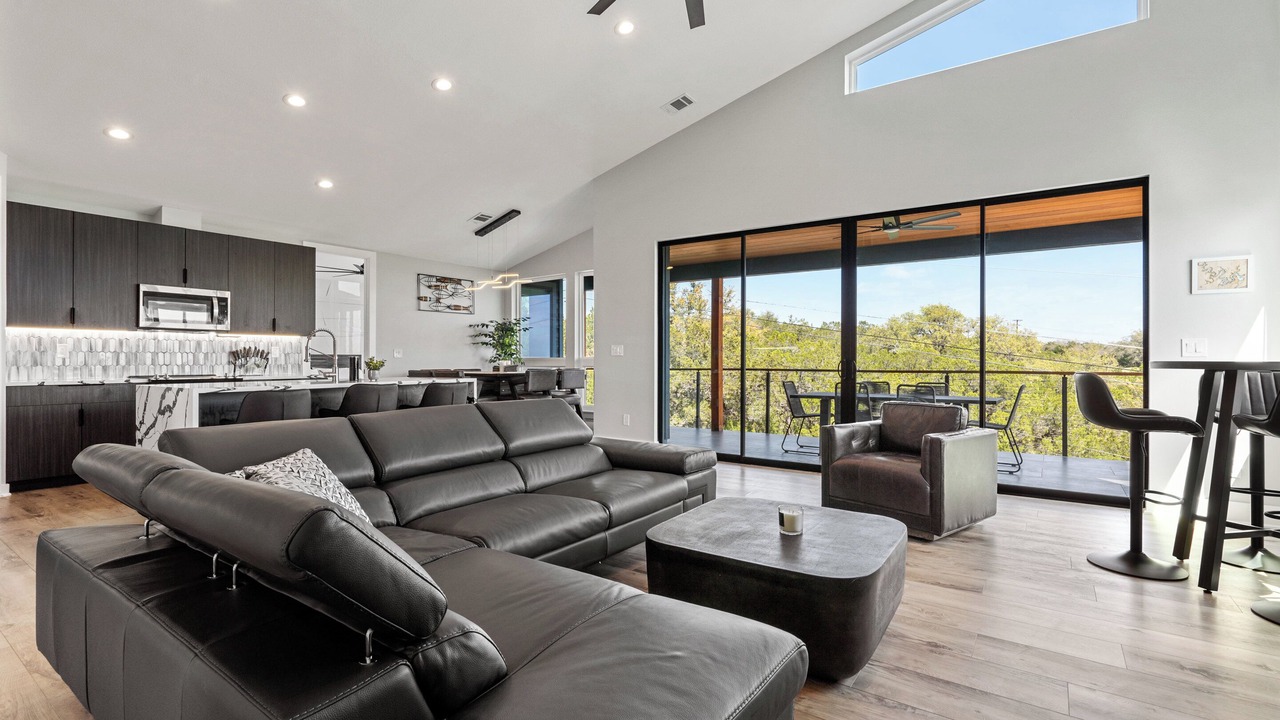 Photo of Livingroom in Waterford On Lake Travis