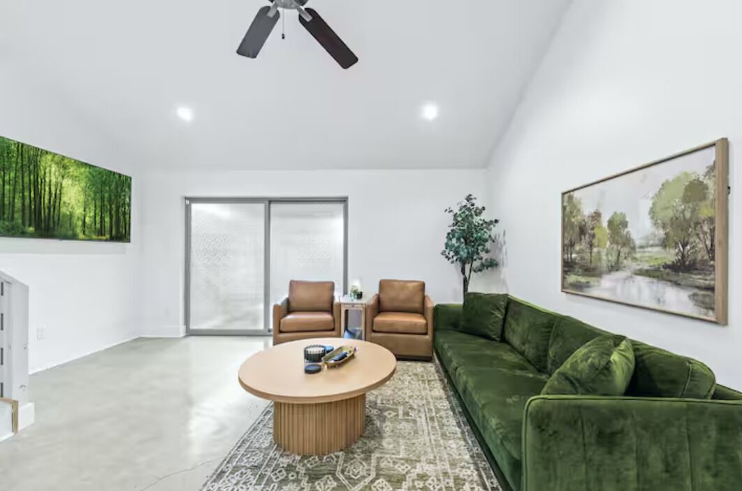 Photo of Livingroom in Milton