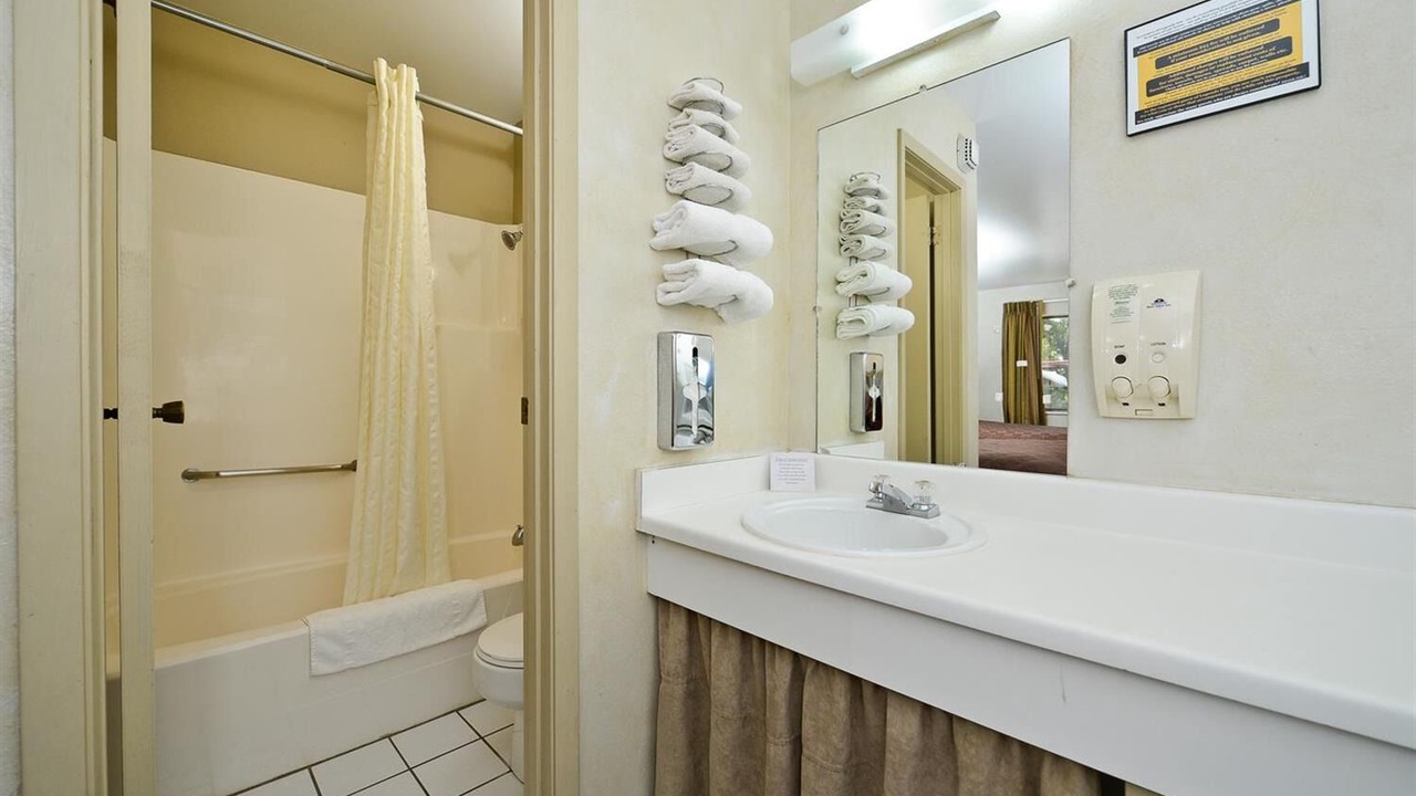 Photo of Bathroom in Junction