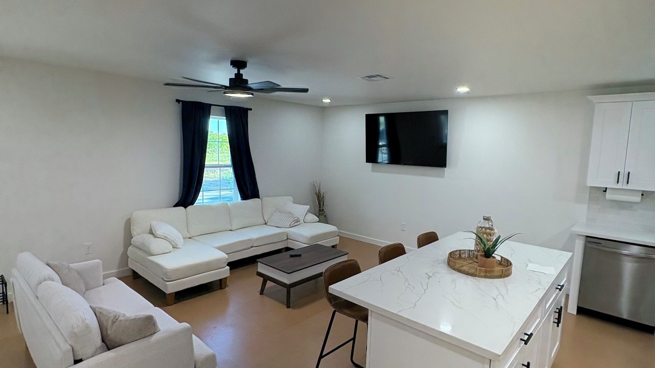 Photo of Livingroom in Sulphur