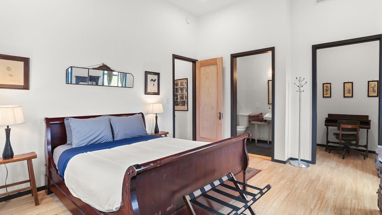 Photo of Bedroom in Holy Cross District