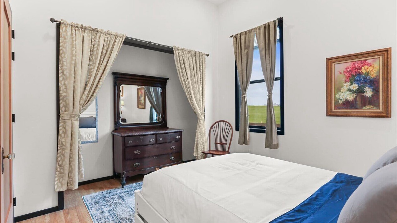 Photo of Bedroom in Holy Cross District