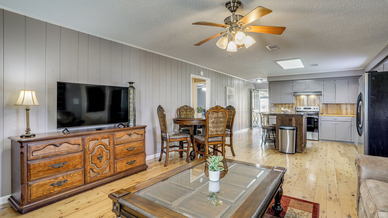 Photo of Livingroom in Wickliffe