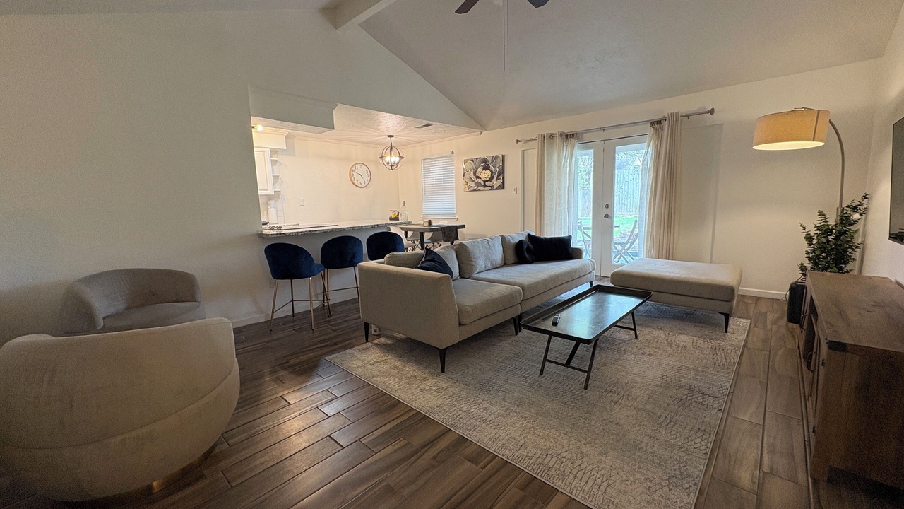 Photo of Livingroom in Westbury