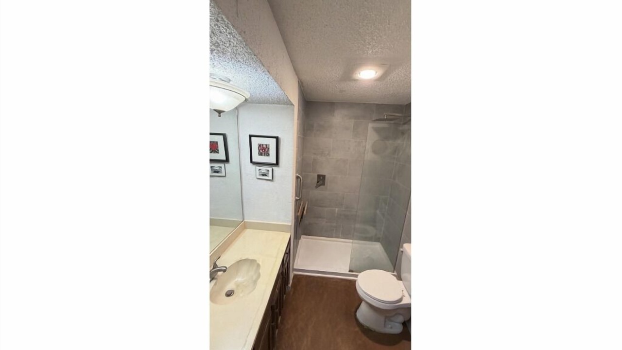 Photo of Bathroom in Central Arlington