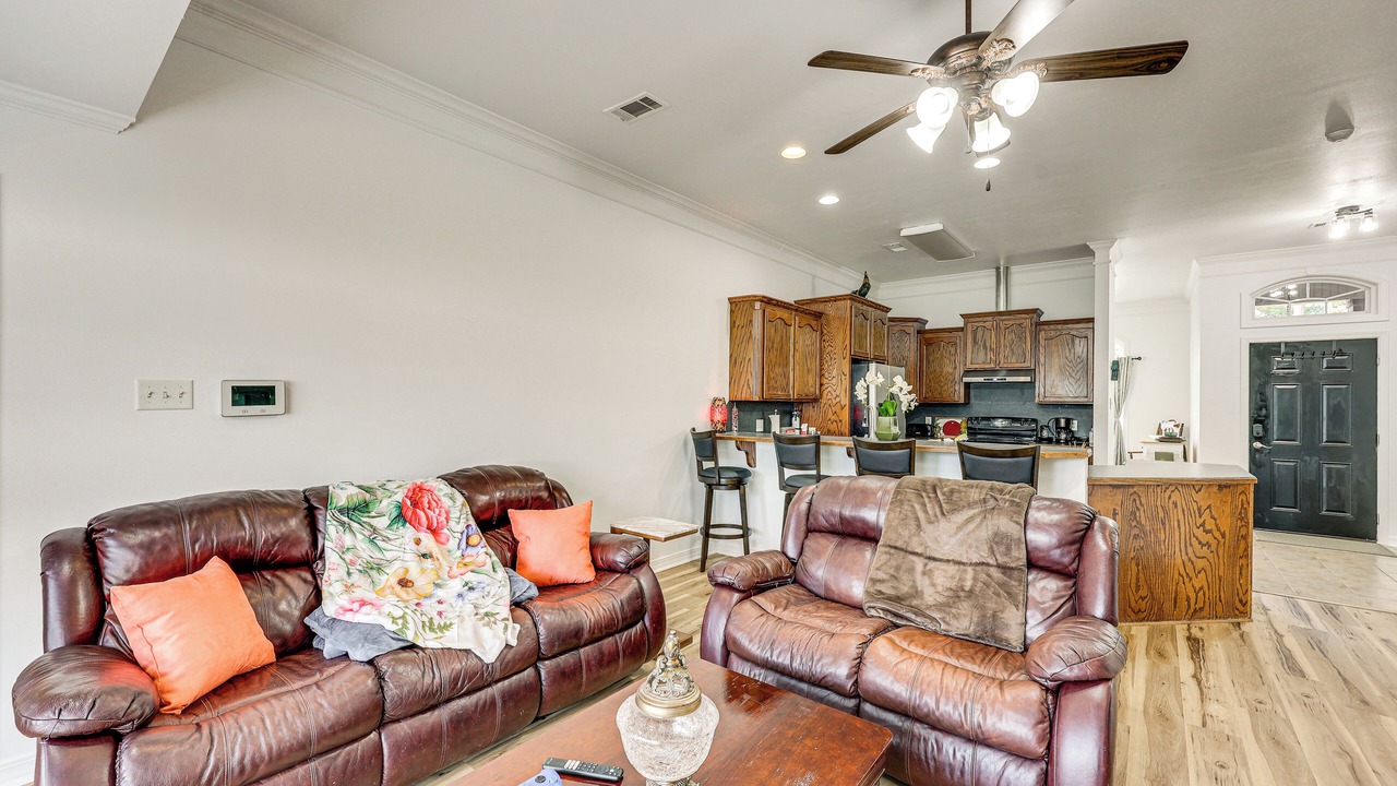 Photo of Livingroom in Claiborne