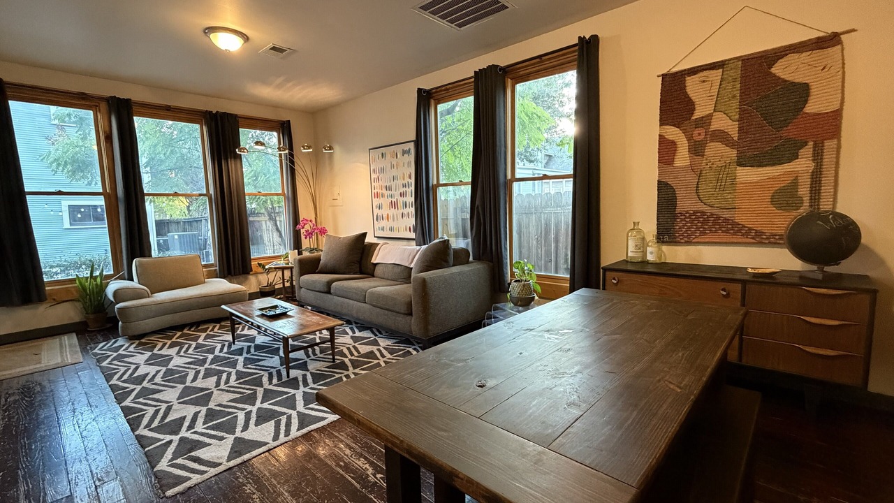 Photo of Livingroom in Tobin Hill