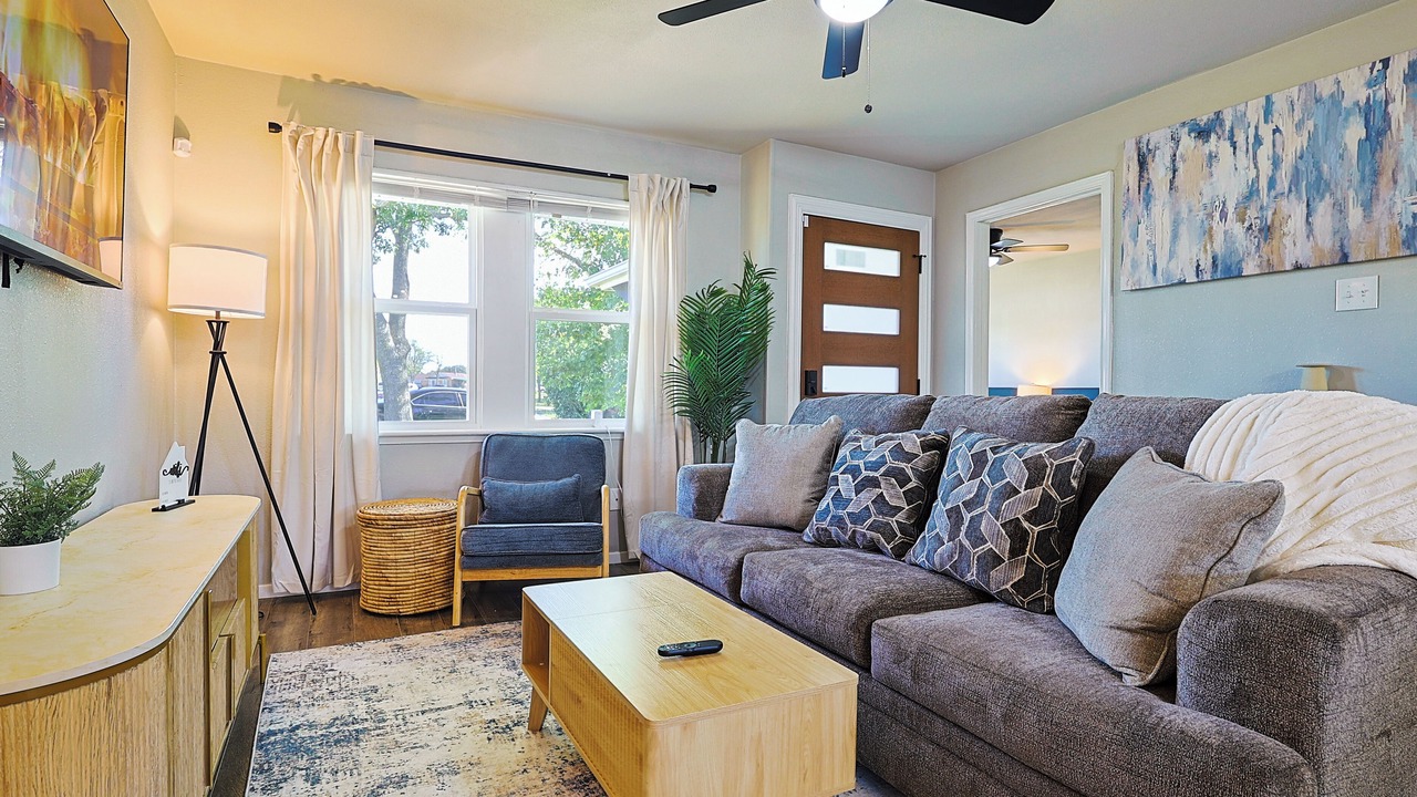 Photo of Livingroom in Farmers Branch