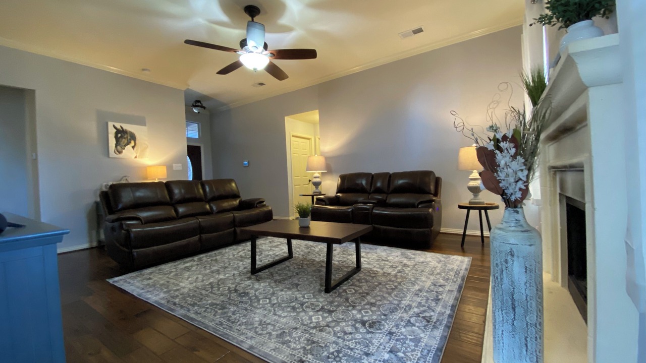 Photo of Livingroom in Sanger