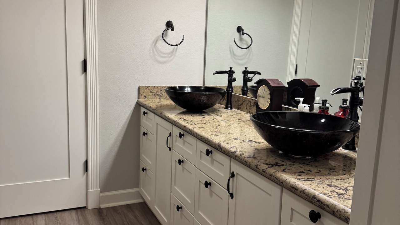 Photo of Bathroom in Deweyville