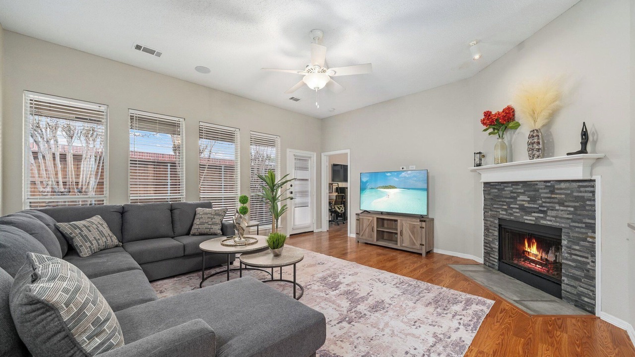 Photo of Livingroom in Far North Dallas