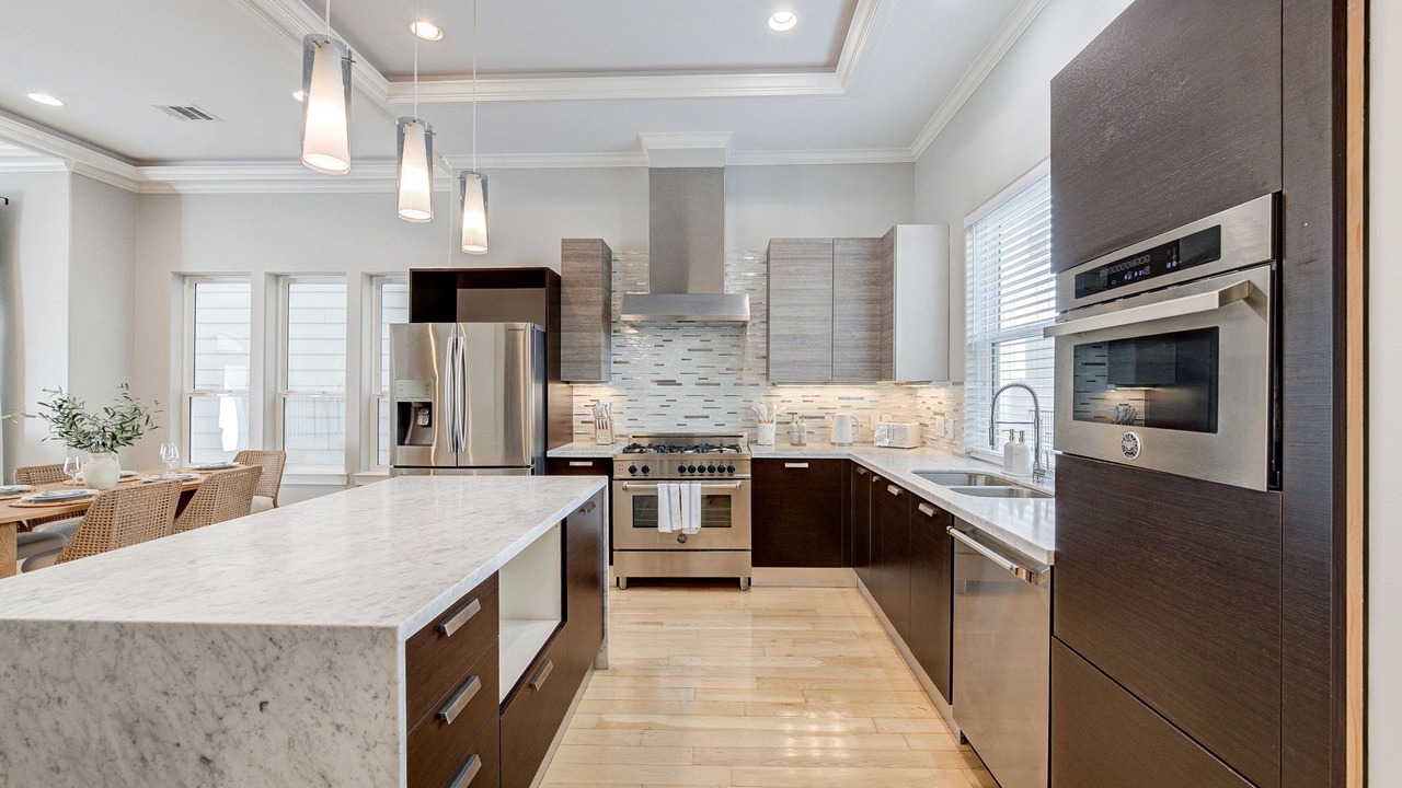 Photo of Kitchen in Greenway Plaza-Upper Kirby