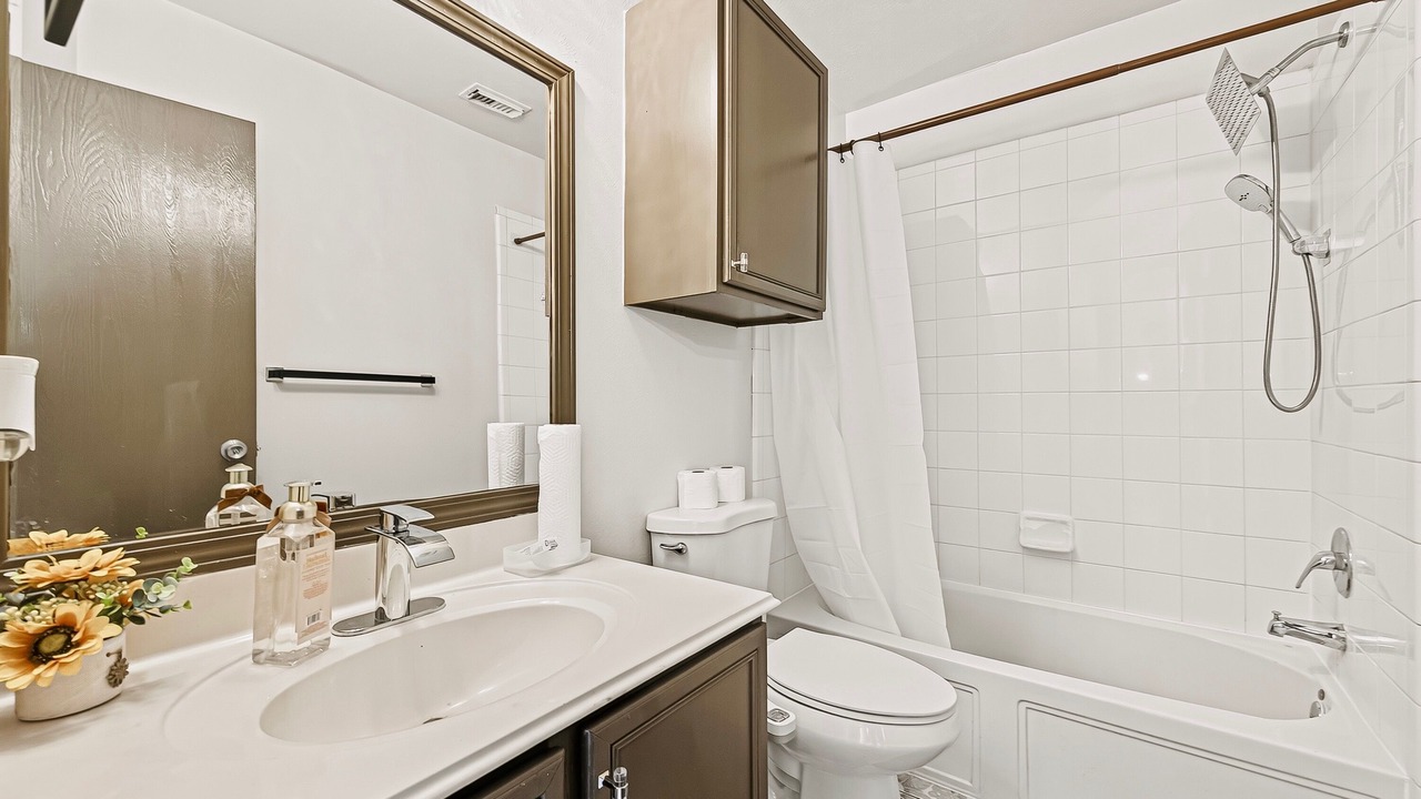 Photo of Bathroom in Clodine