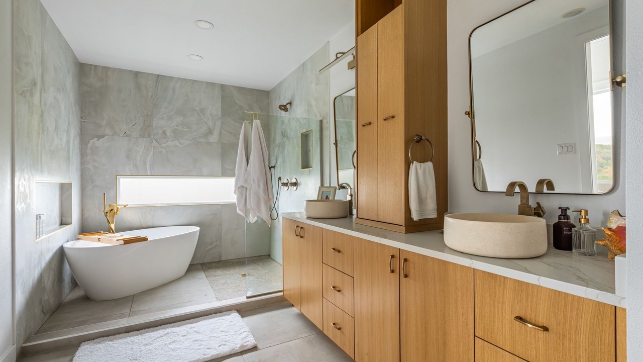 Photo of Bathroom in Apache Shores
