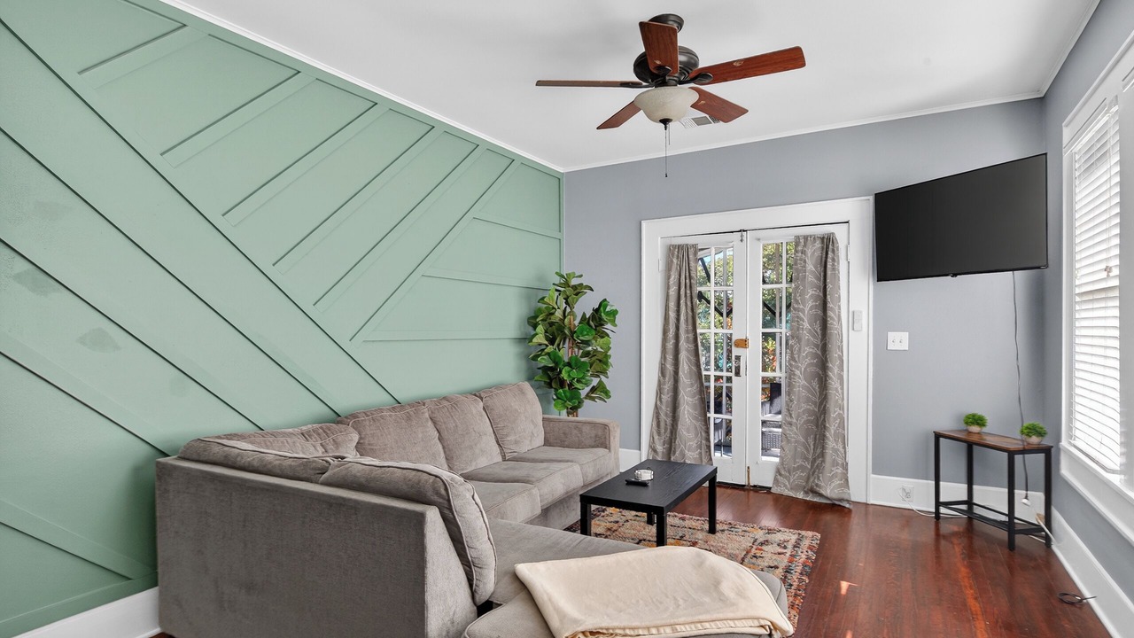 Photo of Livingroom in Highland Historic District