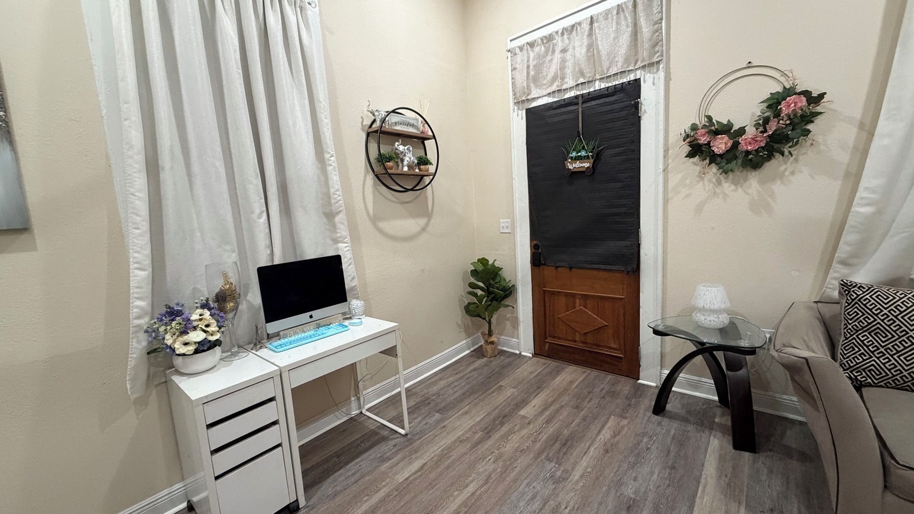 Photo of Livingroom in Holy Cross District