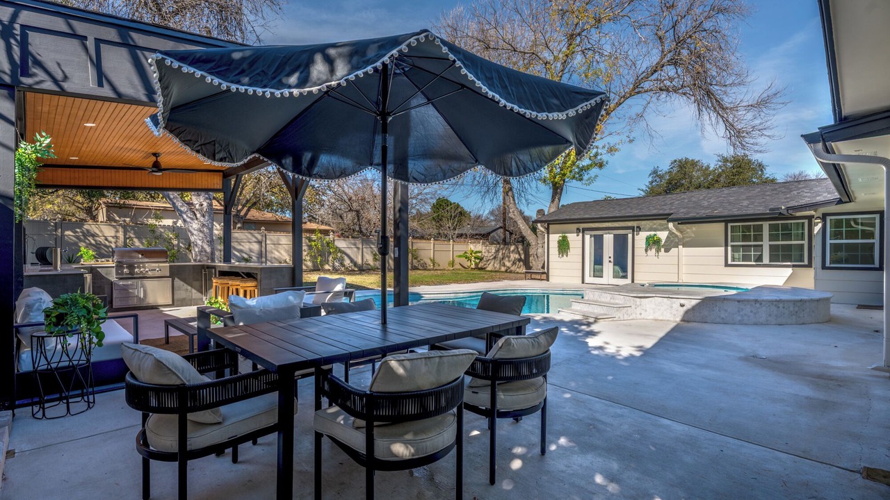 Photo of Outdoor in Vance Jackson