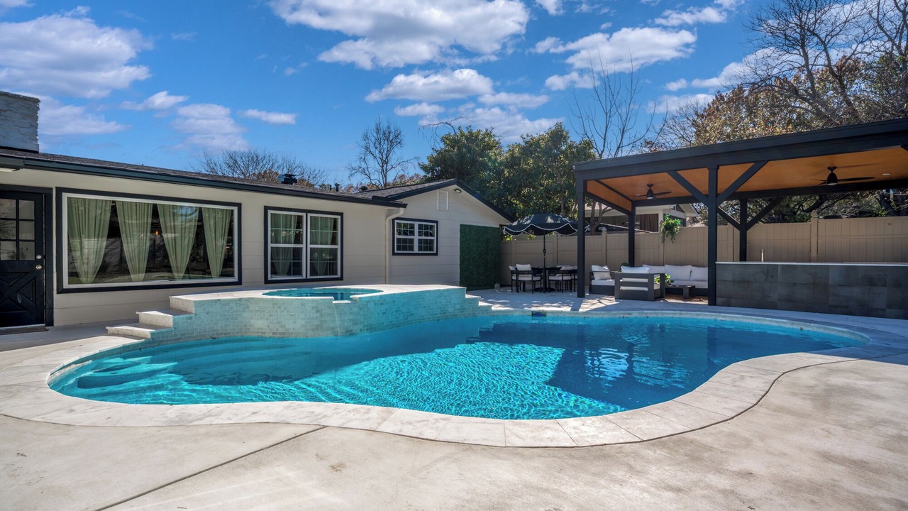 Photo of Outdoor in Vance Jackson