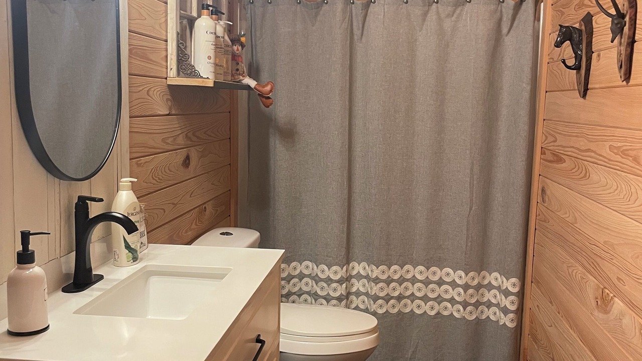 Photo of Bathroom in Oscar