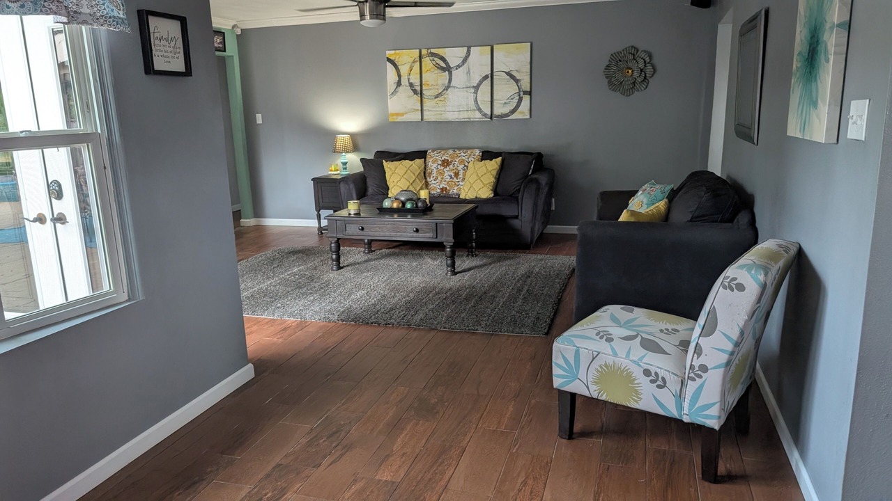 Photo of Livingroom in Orange