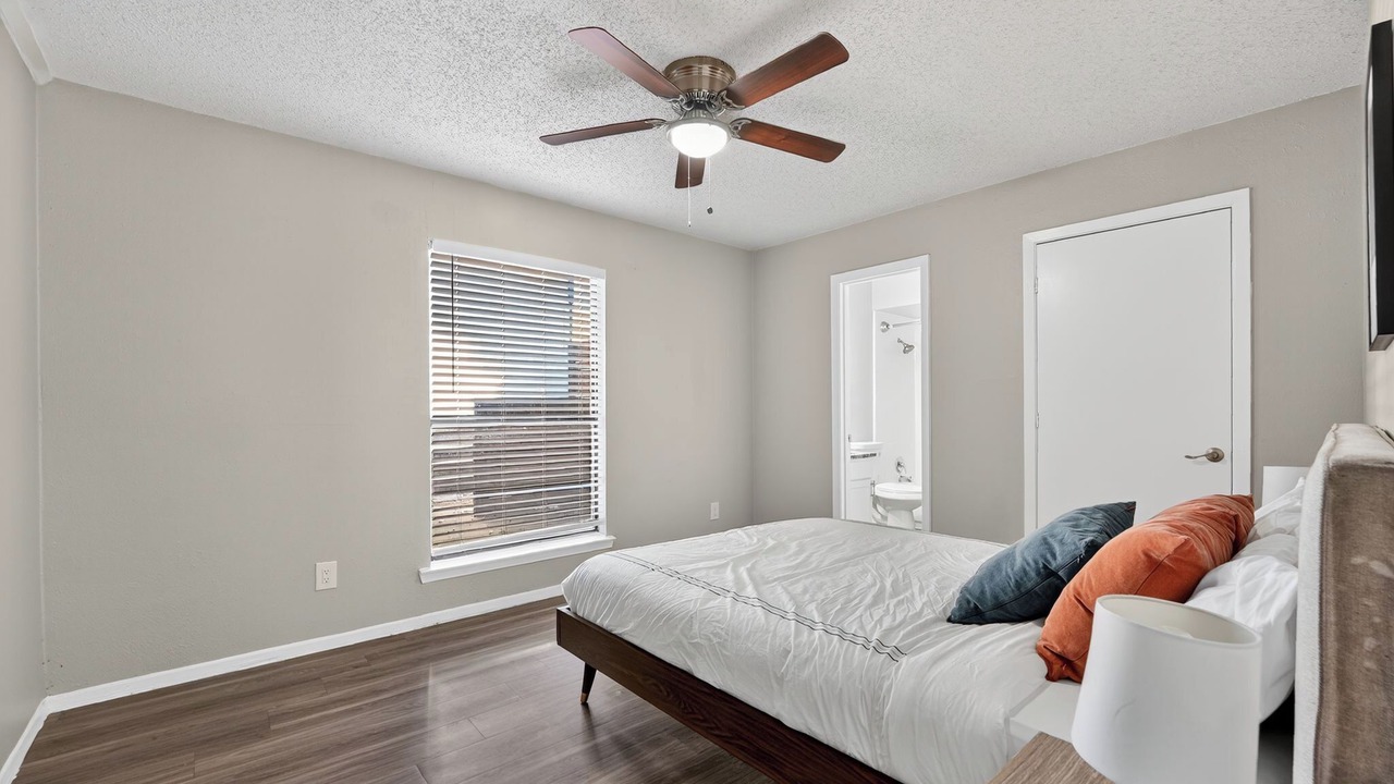 Photo of Bedroom in Lake Highlands