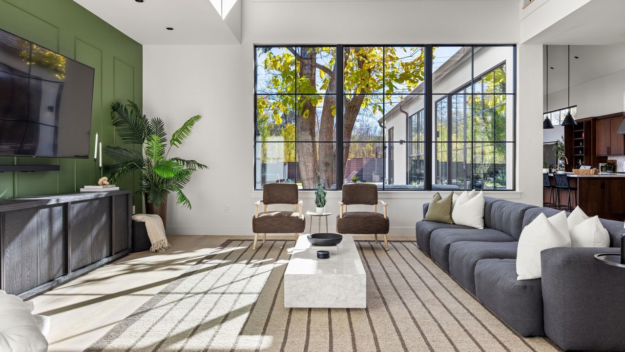 Photo of Livingroom in Greater South River City