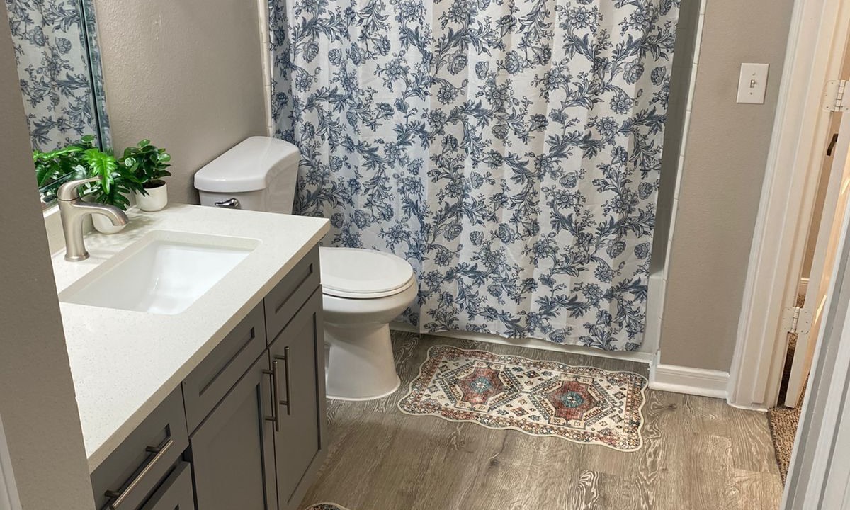 Photo of Bathroom in Alden Bridge