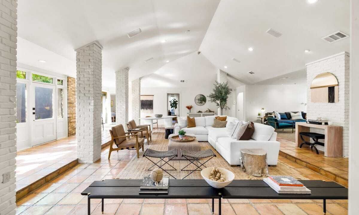 Photo of Livingroom in Knox - Henderson