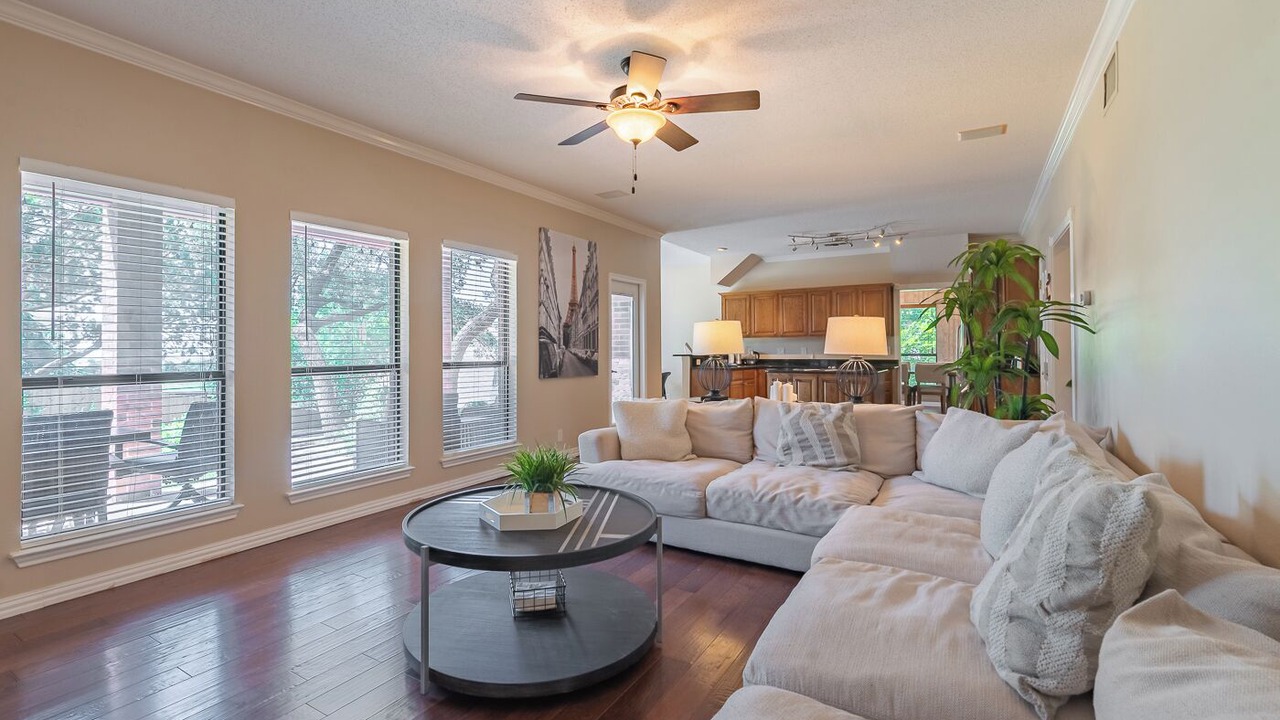 Photo of Livingroom in Legend Hills