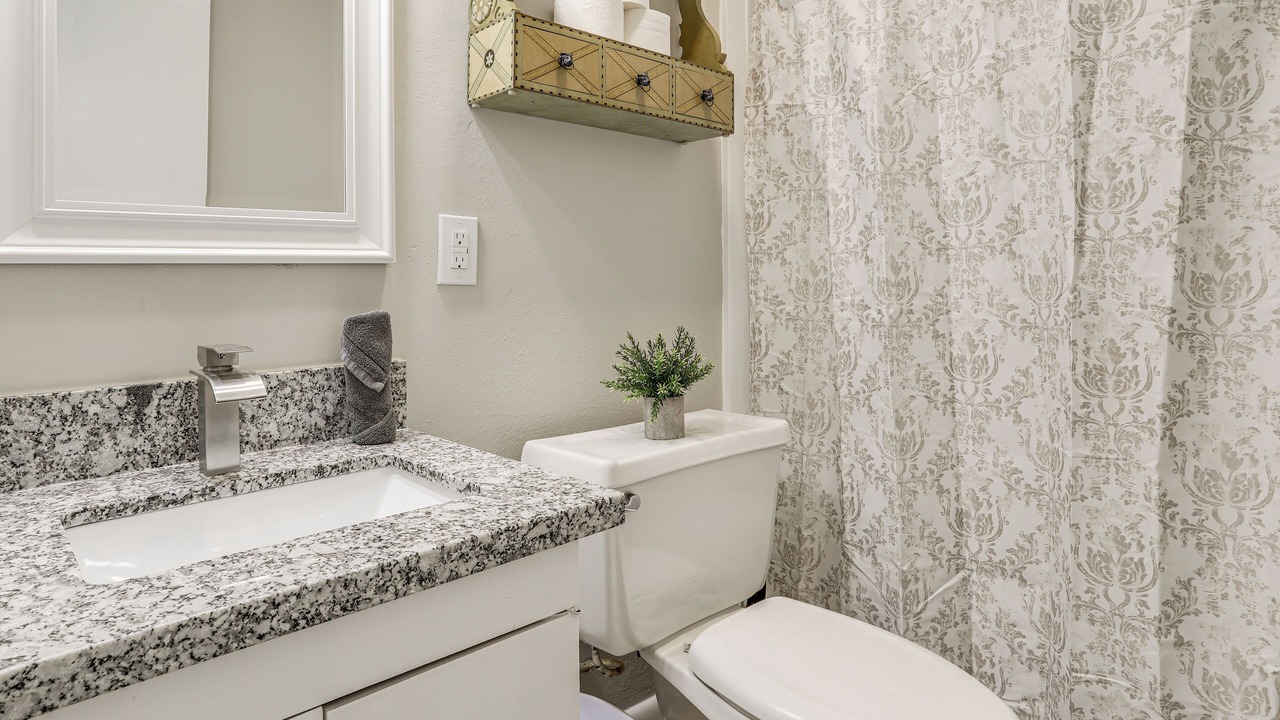 Photo of Bathroom in Highlands - Perkins