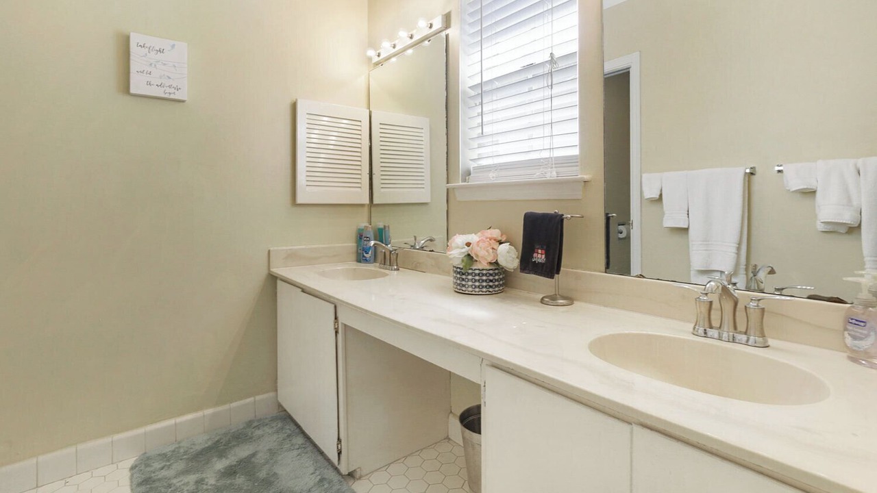 Photo of Bathroom in Central Carrollton Association