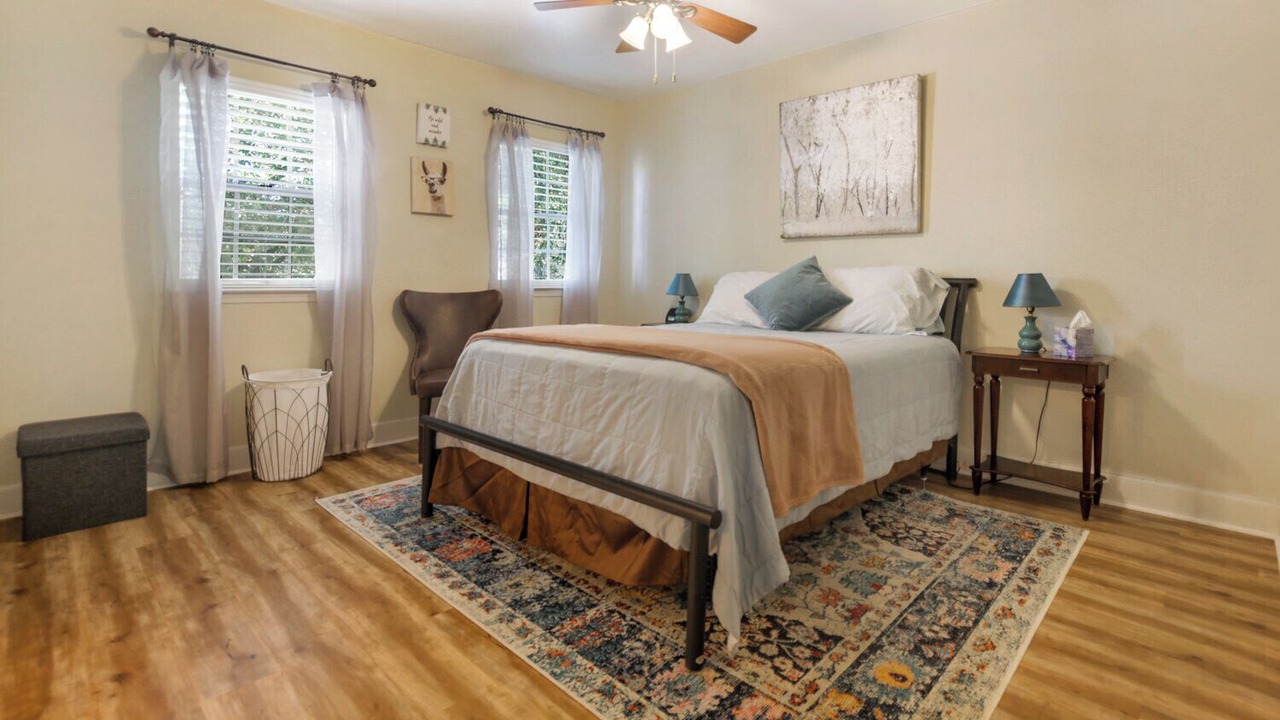 Photo of Bedroom in Central Carrollton Association