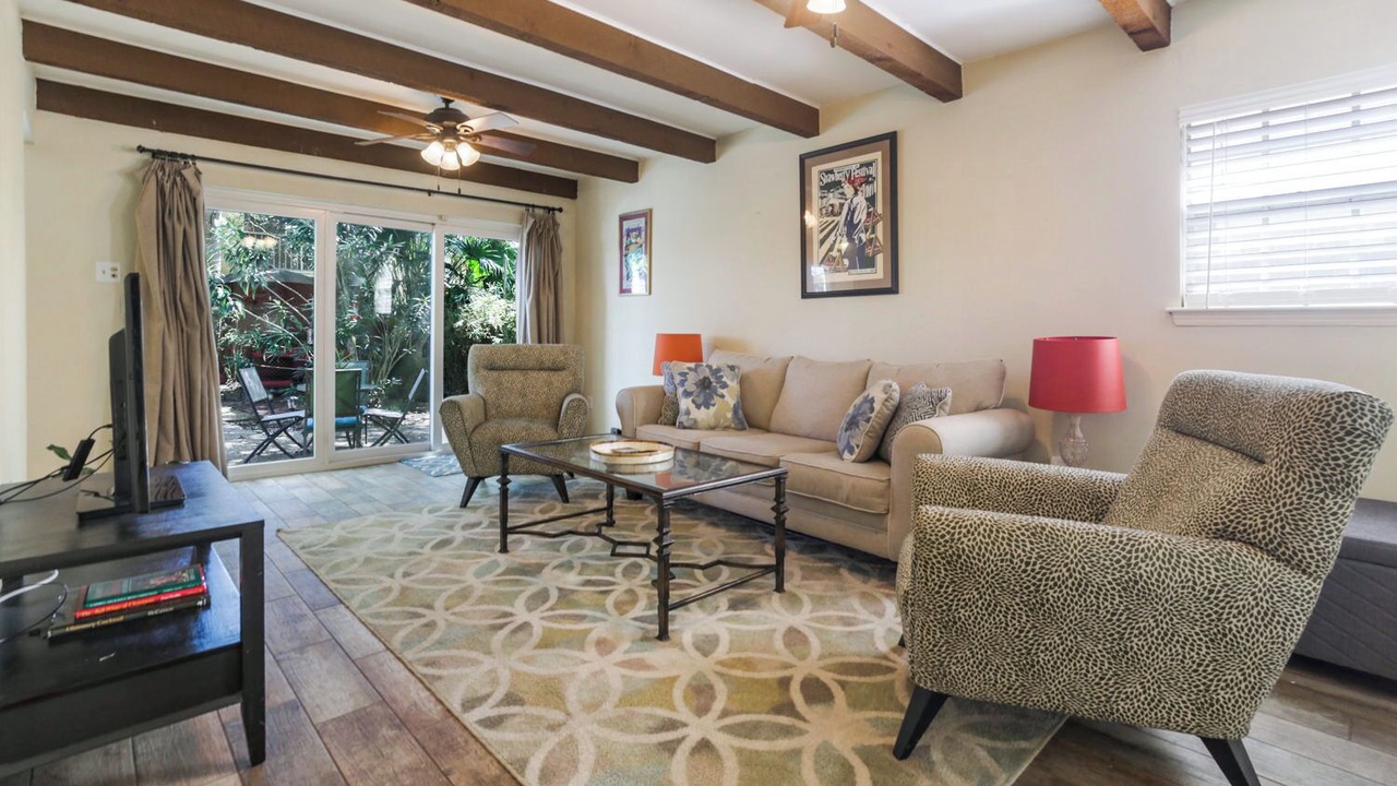 Photo of Livingroom in Central Carrollton Association