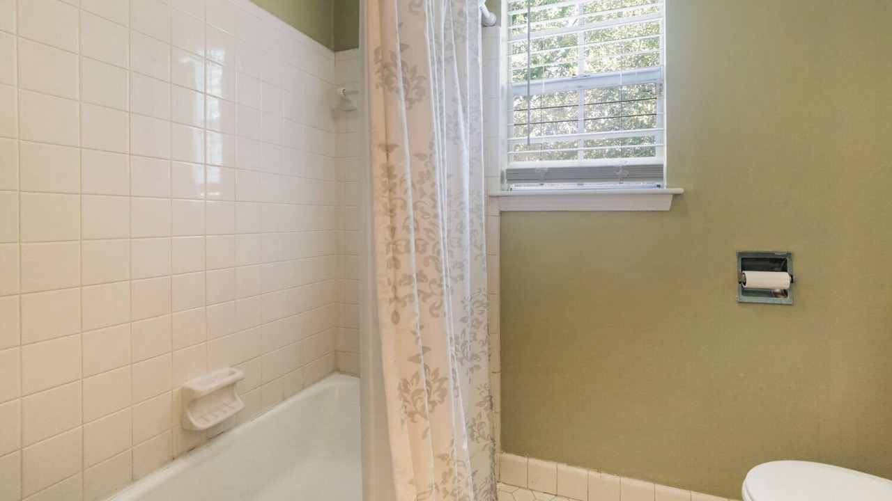 Photo of Bathroom in Central Carrollton Association