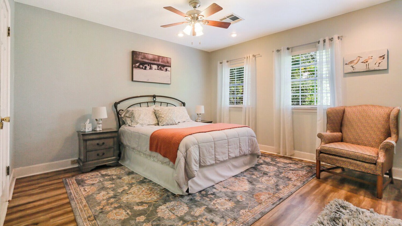 Photo of Bedroom in Central Carrollton Association