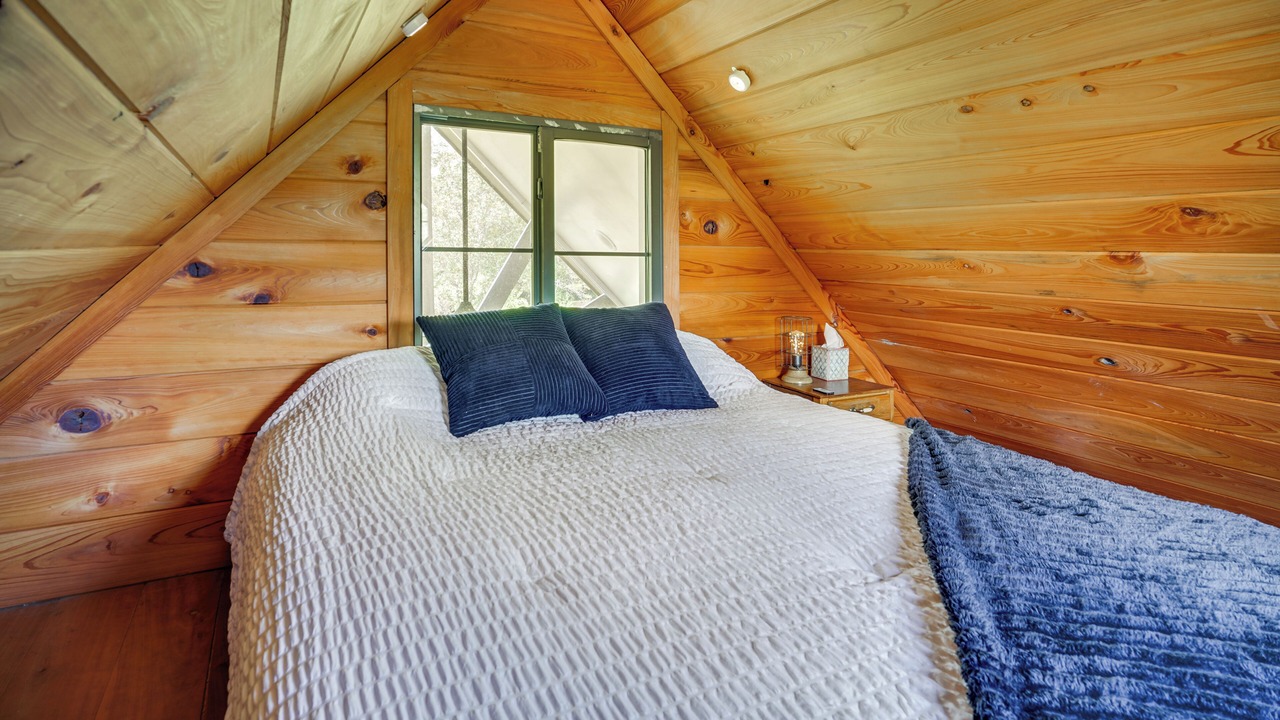 Photo of Bedroom in Iberia Parish