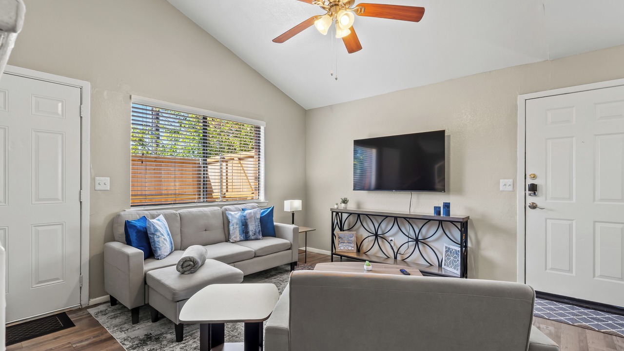 Photo of Livingroom in West Arlington