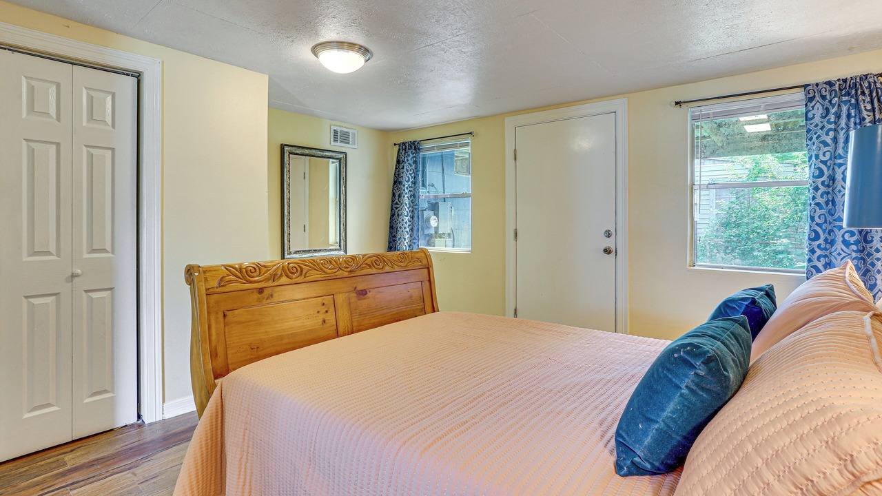 Photo of Bedroom in Lakeview  Jefferson County