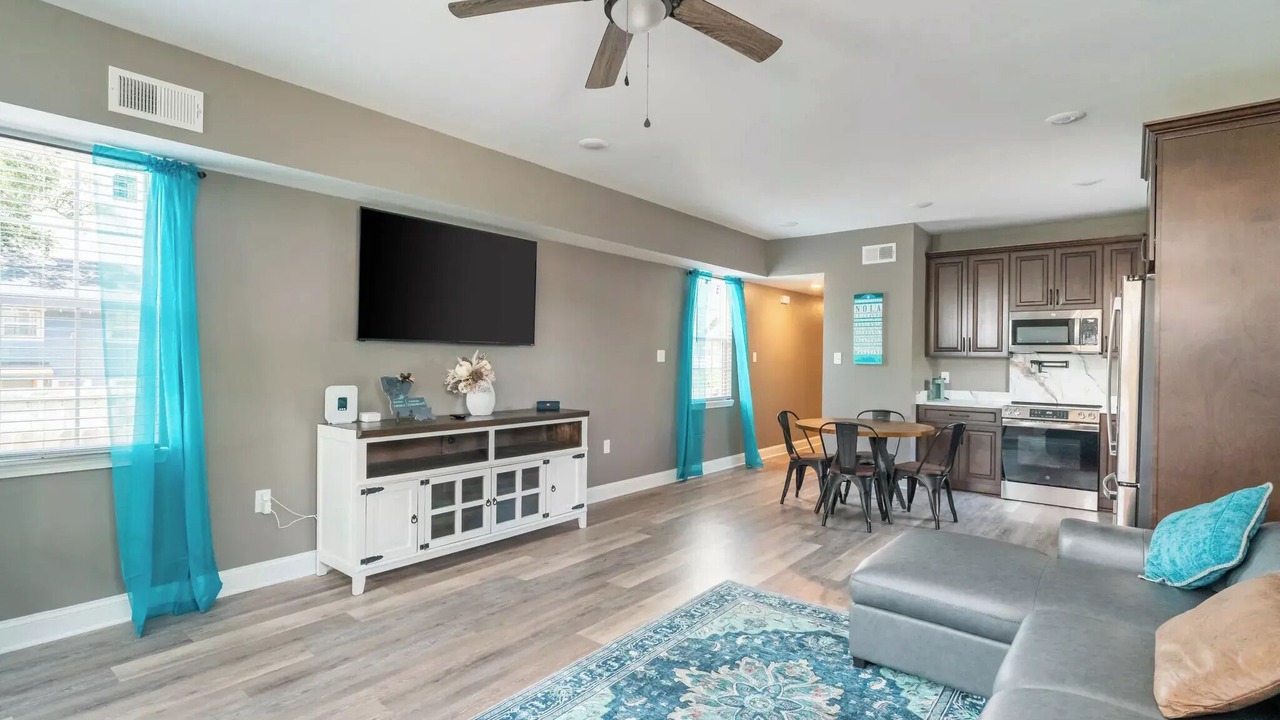 Photo of Livingroom in Holy Cross District