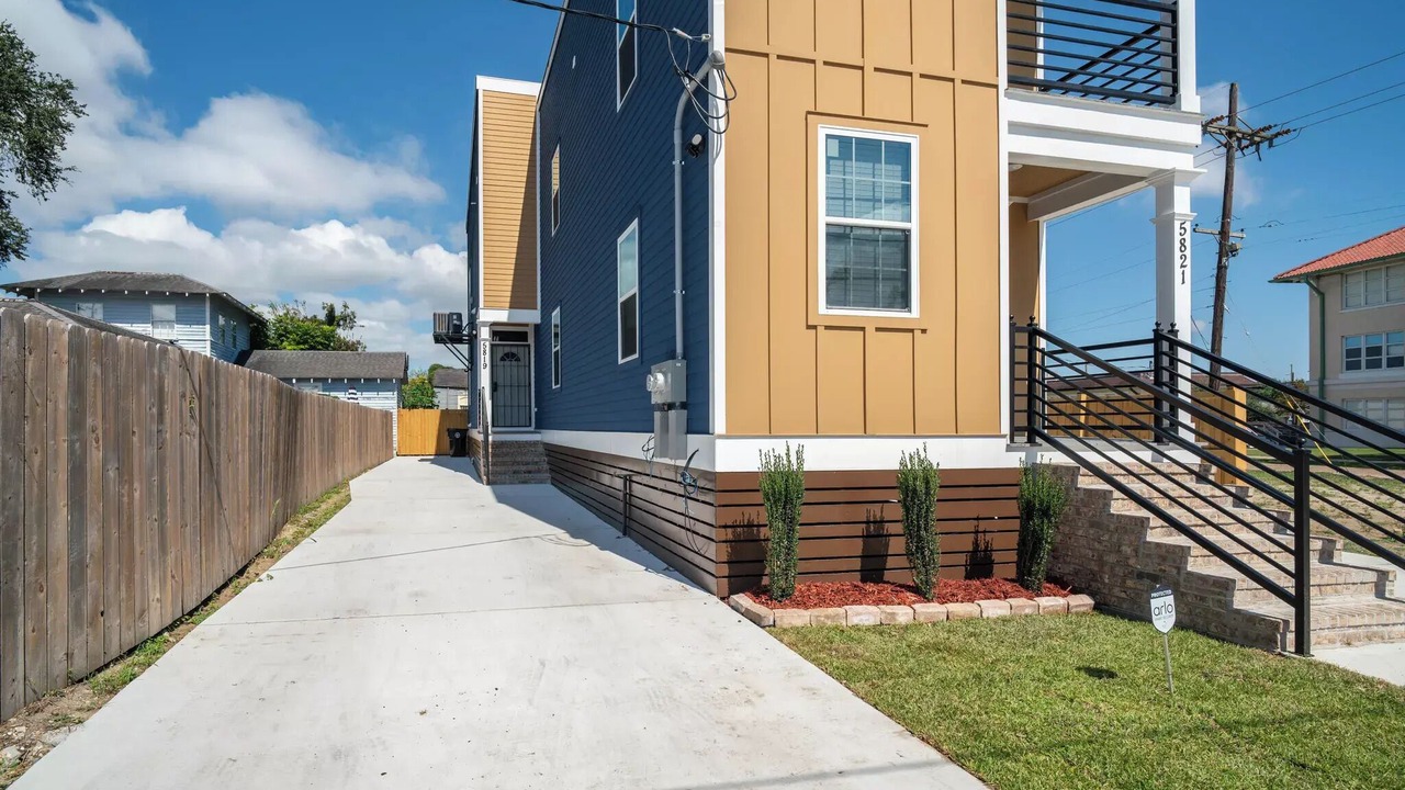 Photo of Outdoor in Holy Cross District