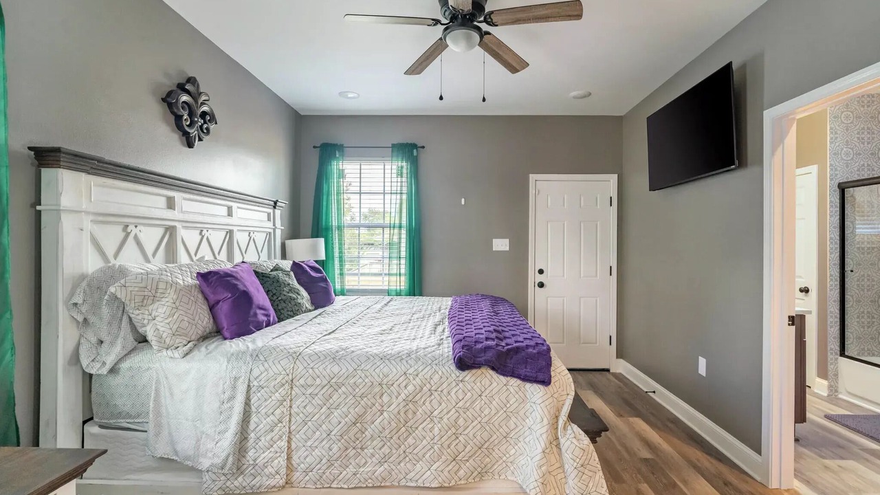 Photo of Bedroom in Holy Cross District