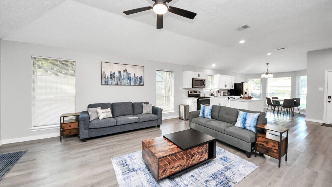 Photo of Livingroom in Pecan Grove